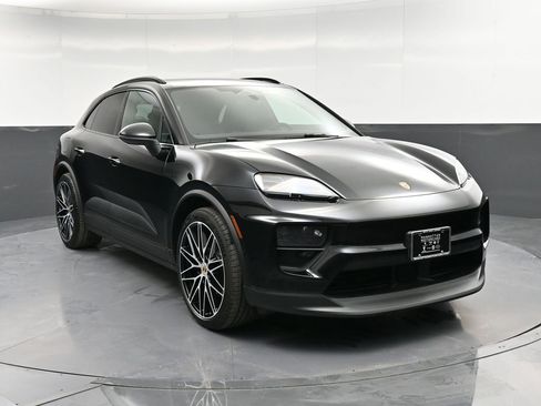 Certified 2025 Porsche Macan 4S Electric image 2
