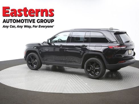 Used 2023 Jeep Grand Cherokee Limited w/ Black Appearance Package AWD/4WD image 64