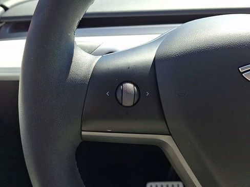 Used 2024 Tesla Model Y Performance image 24