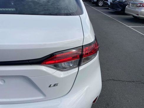 Used 2025 Toyota Corolla LE FWD image 17