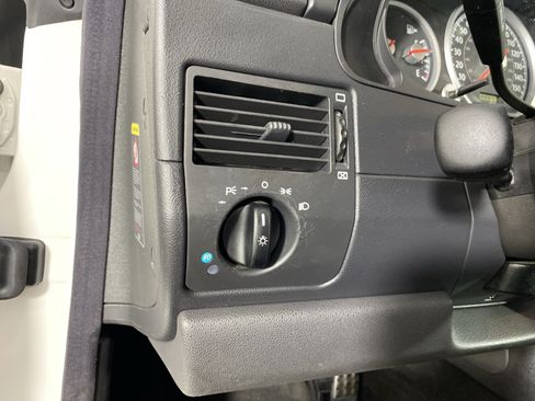 Used 2005 Chrysler Crossfire Limited RWD image 20