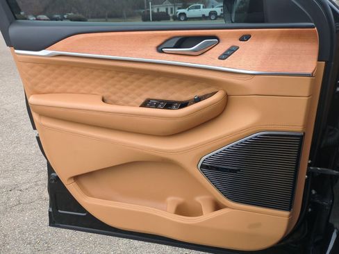 Used 2021 Jeep Grand Cherokee L Summit image 23