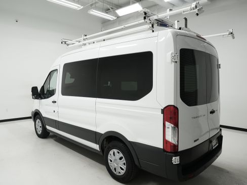 Used 2017 Ford Transit 150 XLT image 4