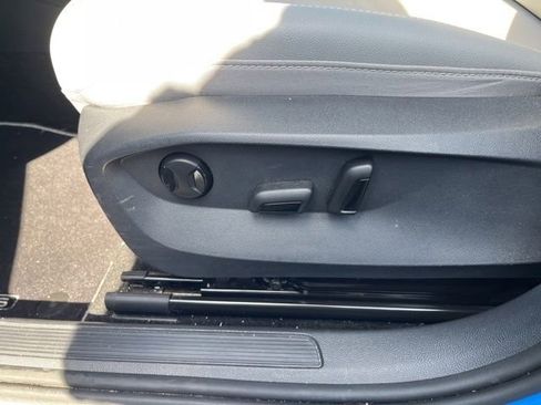 Used 2023 Volkswagen Taos SE w/ Panoramic Sunroof Package image 19