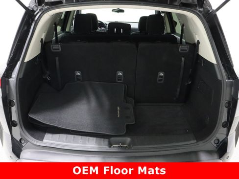 Used 2023 Nissan Pathfinder S image 32