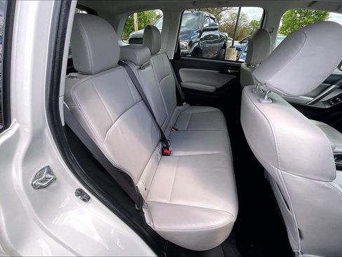 Used 2014 Subaru Forester 2.5i Limited AWD/4WD image 30
