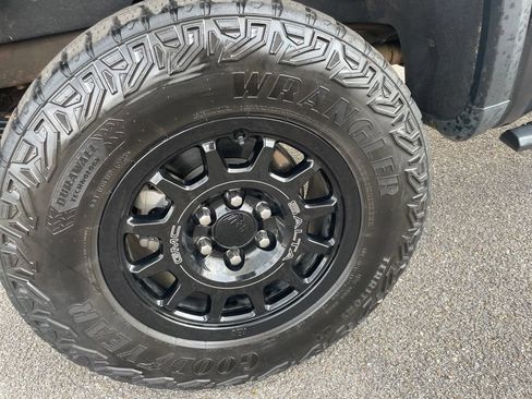 Used 2023 GMC Sierra 1500 AT4X w/ AT4X AEV Edition AWD/4WD image 14