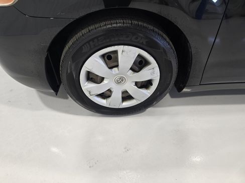 Used 2009 Toyota Camry LE image 3