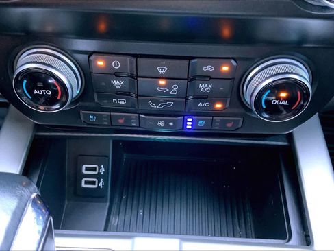 Used 2019 Ford F150 Lariat w/ Equipment Group 502A Luxury AWD/4WD image 34