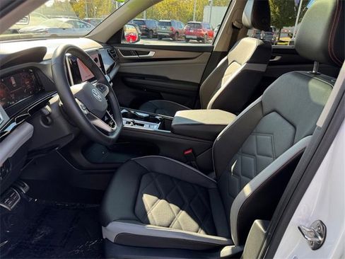 Used 2024 Volkswagen Atlas Peak Edition SE image 6