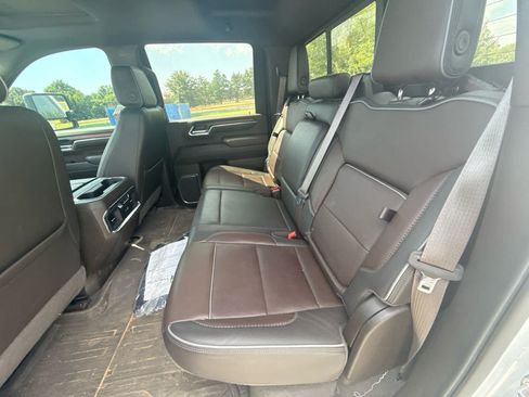 Used 2024 GMC Sierra 2500 Denali w/ Denali Reserve Package AWD/4WD image 8