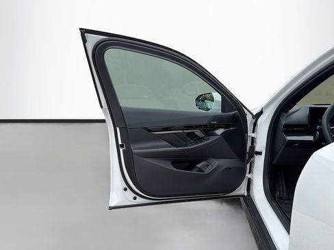 Certified 2025 BMW 530i image 23