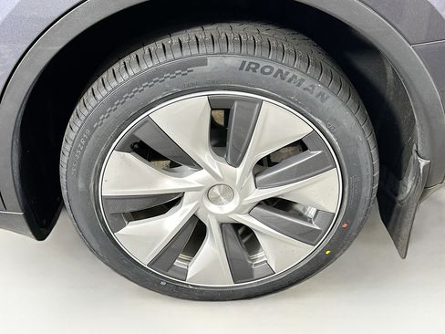 Used 2023 Tesla Model Y Long Range AWD/4WD image 11