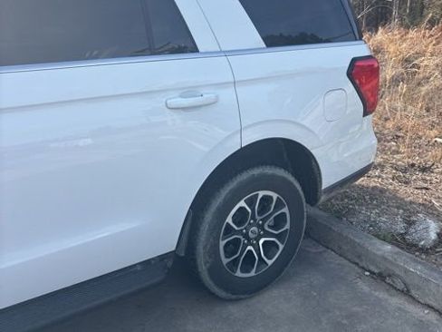 Used 2024 Ford Expedition XLT image 5