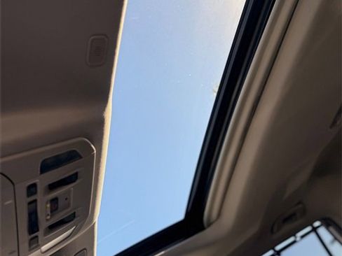 Used 2024 Toyota Highlander XLE image 16