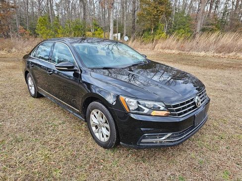 Used 2016 Volkswagen Passat 1.8T S image 1