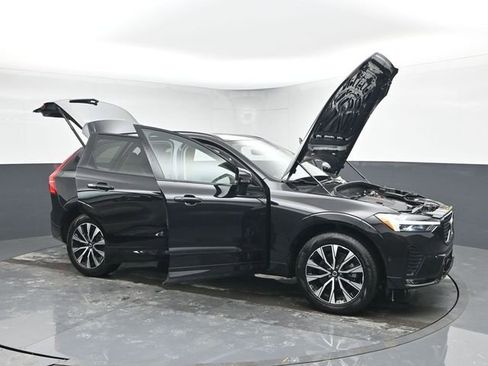 Used 2024 Volvo XC60 B5 Plus image 43