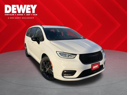 New 2026 Chrysler Pacifica Select w/ S Appearance Package FWD image 1