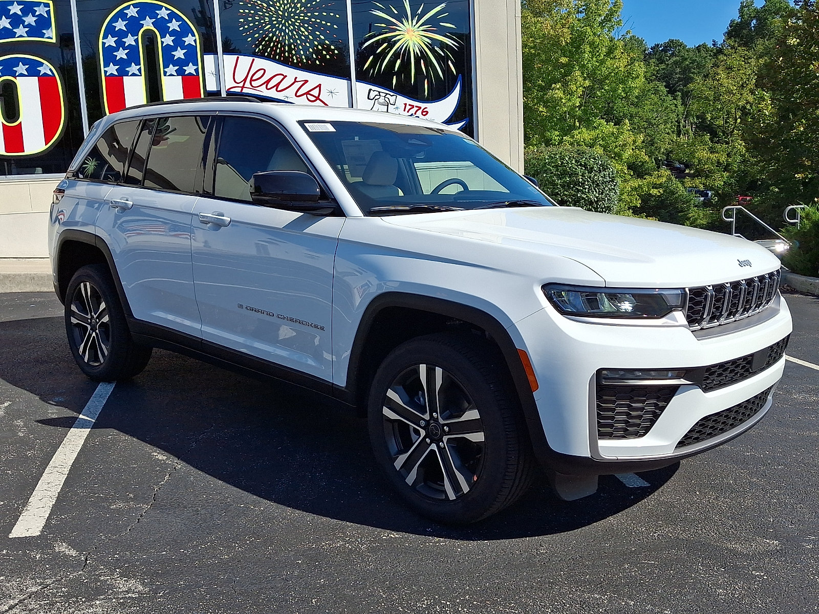 New 2027 Jeep Grand Cherokee Limited AWD/4WD image 2