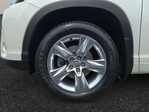 Used 2019 Toyota Highlander Limited AWD/4WD image 4