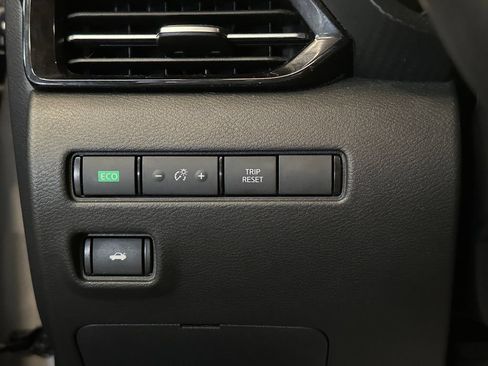 Used 2020 Nissan Sentra SV FWD image 15