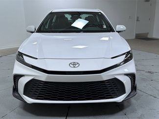 Used 2025 Toyota Camry SE video 2