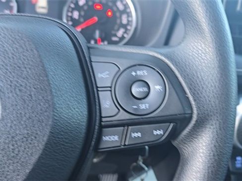 Used 2022 Toyota RAV4 LE image 21
