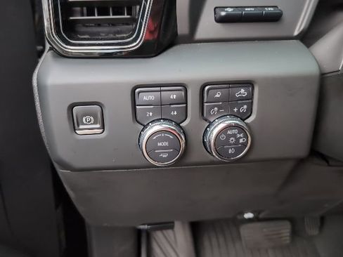 Used 2022 GMC Sierra 1500 AT4 w/ AT4 Premium Package image 21