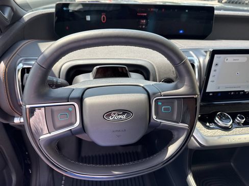 Used 2025 Ford Expedition Tremor AWD/4WD image 43