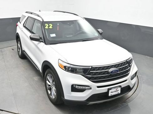 Used 2022 Ford Explorer XLT w/ Equipment Group 202A AWD/4WD image 17