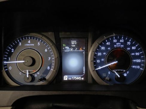 Used 2016 Toyota Sienna XLE w/ XLE Navigation Package FWD image 25