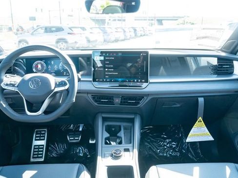 New 2026 Volkswagen Tiguan SE R-Line FWD image 32