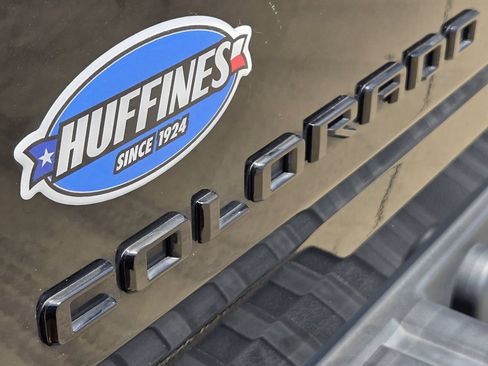 Used 2021 Chevrolet Colorado Z71 w/ Z71 Midnight Edition RWD image 10