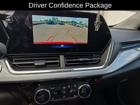 Used 2025 Chevrolet Trax LT w/ Driver Confidence Package FWD image 14