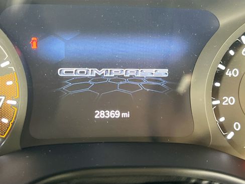 Used 2022 Jeep Compass Latitude AWD/4WD image 12