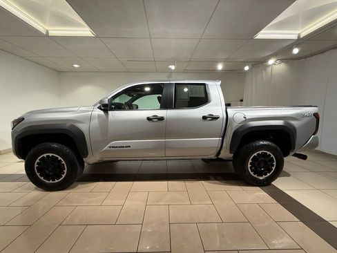 Certified 2024 Toyota Tacoma TRD Off-Road AWD/4WD image 2