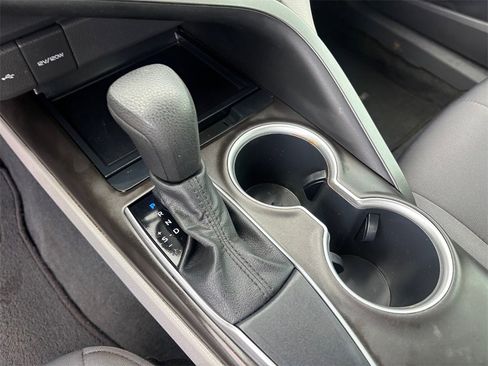 Used 2021 Toyota Camry LE image 19