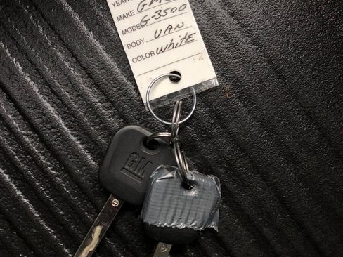 Used 2016 GMC Savana 3500 image 33