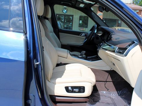 Used 2019 BMW X5 xDrive50i w/ M Sport Package AWD/4WD image 16