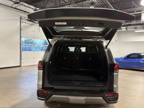 Used 2024 Lexus LX 600 4WD w/ Luxury Package image 35