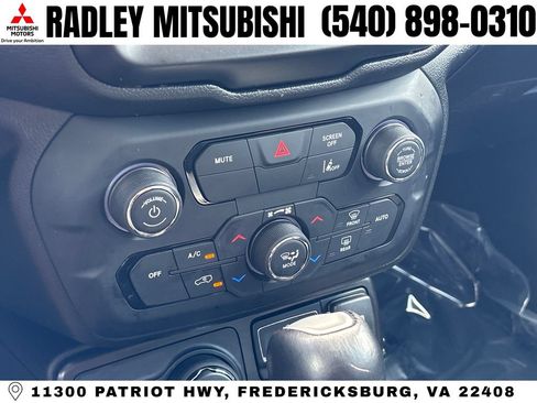 Used 2021 Jeep Renegade Limited AWD/4WD image 10