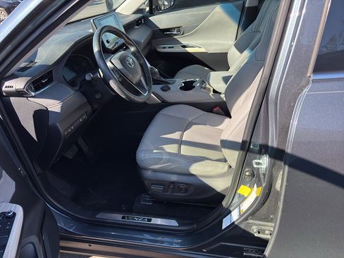 Used 2021 Toyota Venza XLE w/ Softex Package image 11