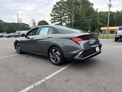 Certified 2024 Hyundai Elantra Limited FWD image 7
