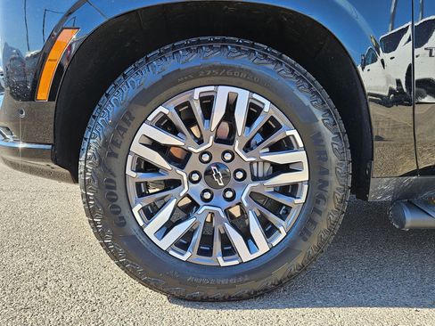 Used 2026 Chevrolet Tahoe Z71 w/ Z71 Off-Road Package AWD/4WD image 11