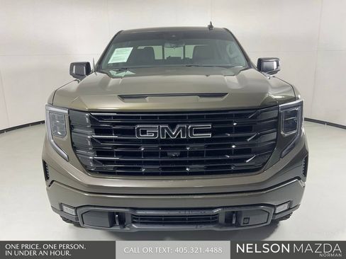 Used 2023 GMC Sierra 1500 Elevation w/ Elevation Premium Package AWD/4WD image 2