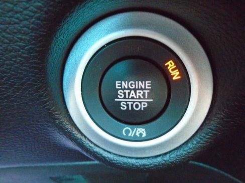 Used 2025 Chrysler Pacifica Select FWD image 9