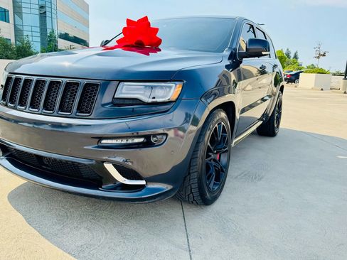 Used 2014 Jeep Grand Cherokee SRT image 21