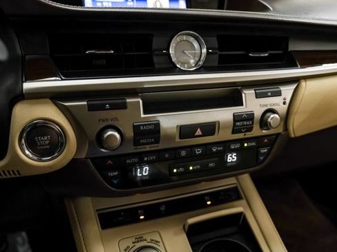 Used 2016 Lexus ES 350 w/ Premium Package w/Wood Trim FWD image 25