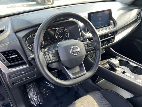 Used 2025 Nissan Rogue SV FWD image 31