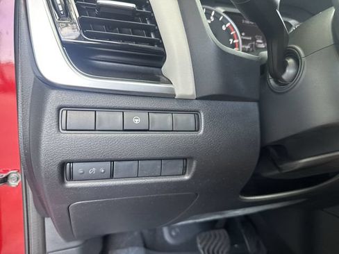 Used 2023 Nissan Rogue SV FWD image 25